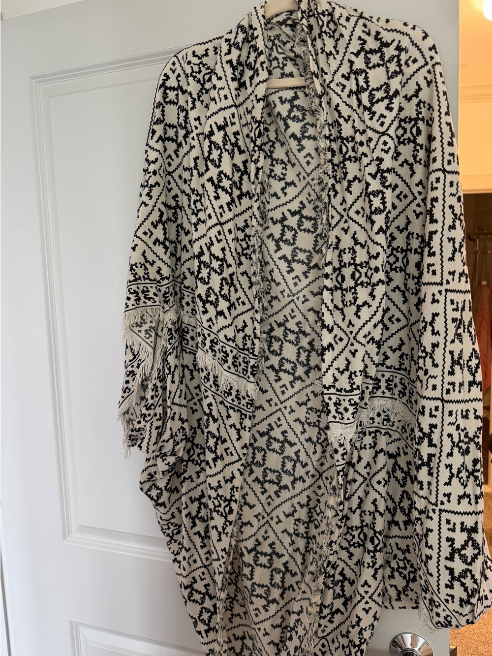 LF Black and Cream Patterned Open-Front Kimono